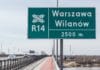 Linia kolejowa E65 w Polsce: przebieg, modernizacja i prędkości na trasie Warszawa – Gdynia Drogowskaz na moście R14 w Warszawie